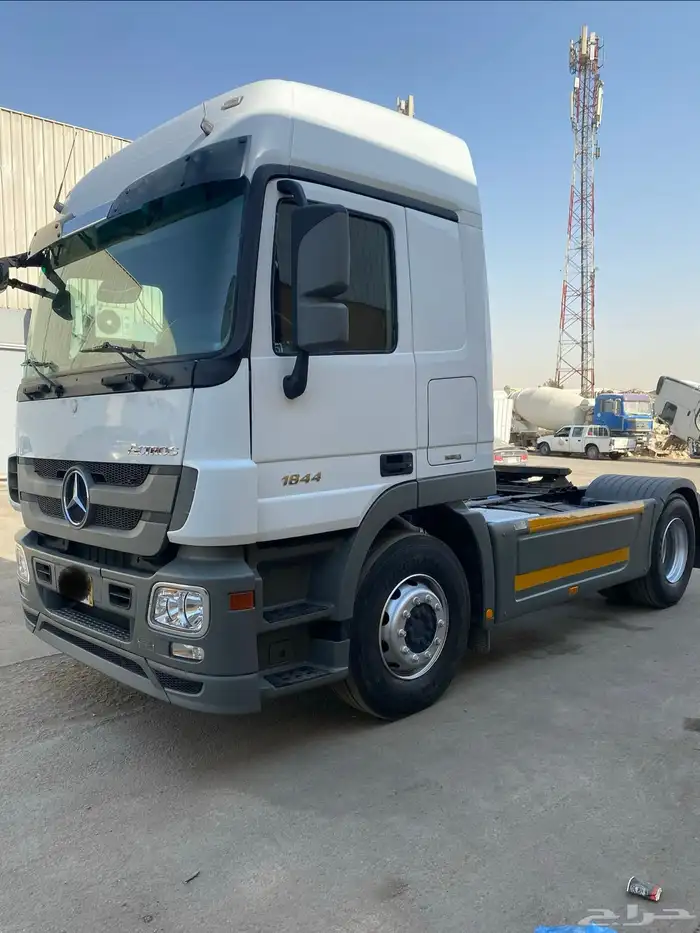 للبيع راس شاحنة اكتروس موديل 2011 1