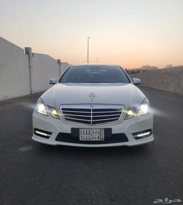 مرسيدس E 350 نظيف جدا على الفحص...العداد 215 الف 0