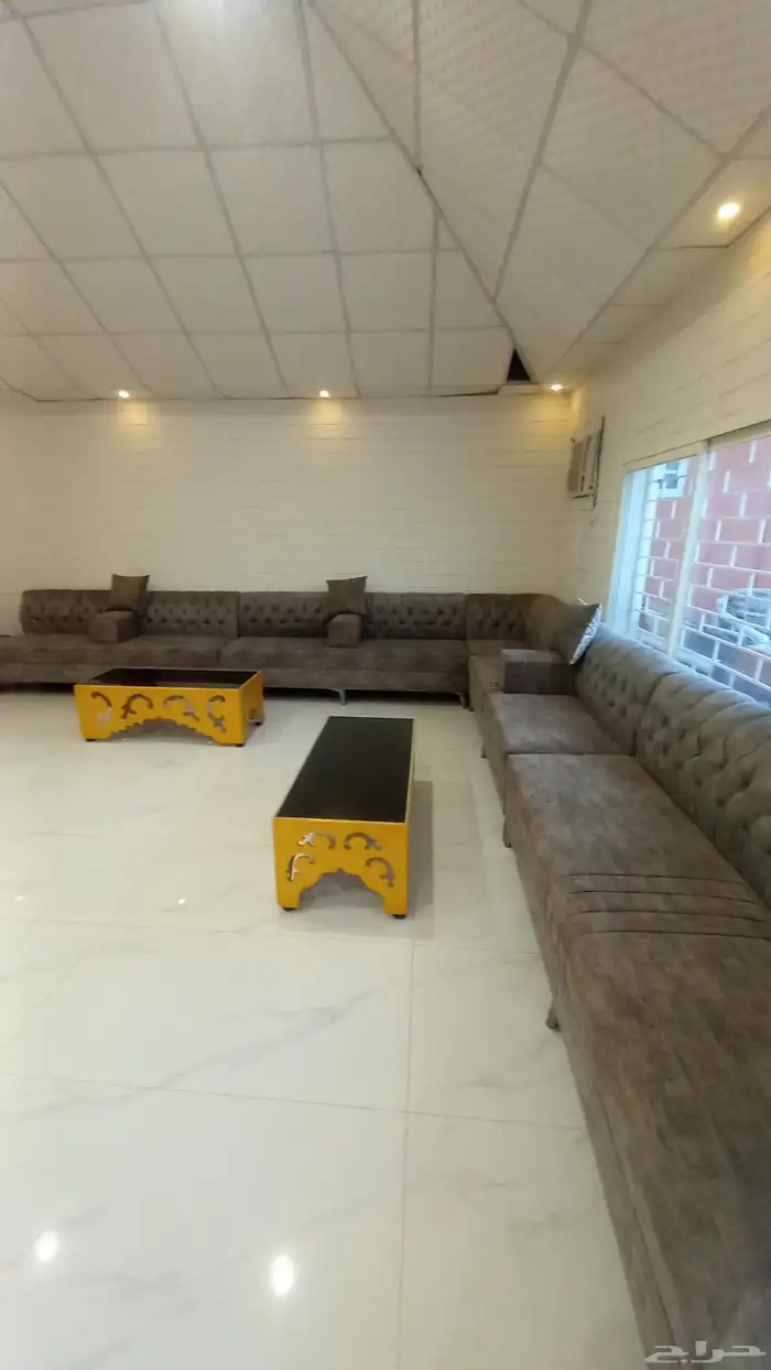 استراحه للايجار قسمين 3000الاف متر 2