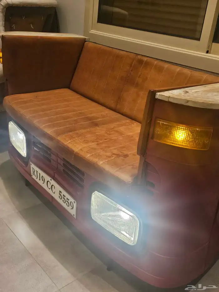 كرسي انتيك جلد طبيعي و حديد على شكل سياره باناره 1