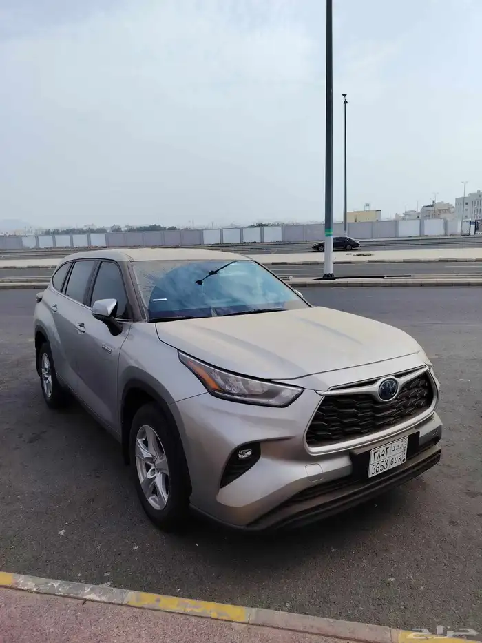 تويوتا هايلندر موديل 24 استاندر دفع رباعي الون فضي ممشى 7300 6