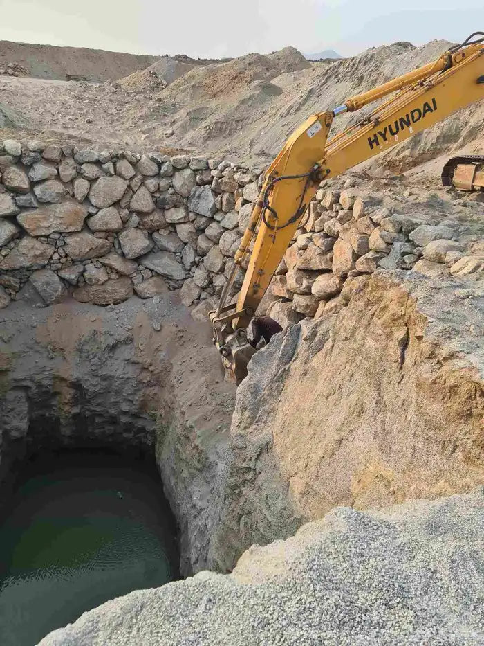 بكلين للايجار بنيان جدارات حجر 0