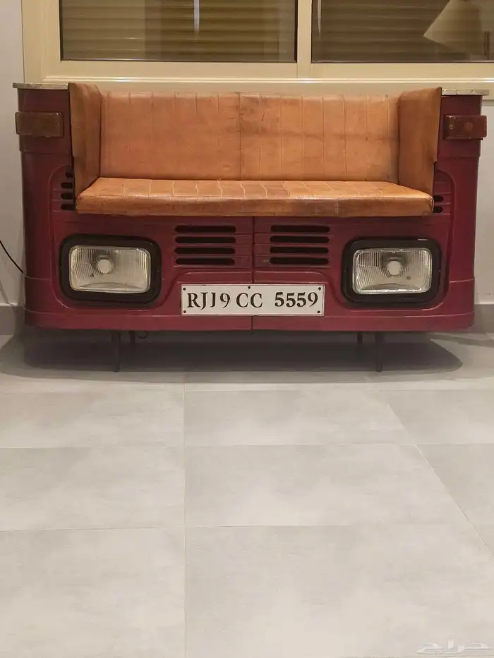 كرسي انتيك جلد طبيعي و حديد على شكل سياره باناره 2