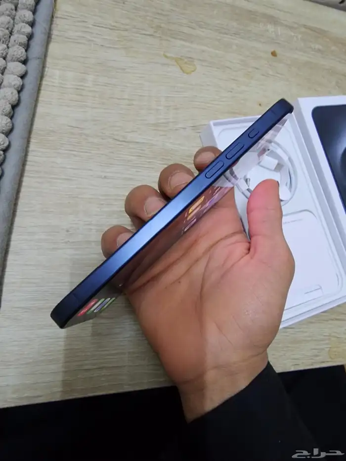 ايفون 15 برو ماكس وكاله بطاريه 100 استخدام قليل جدا 8