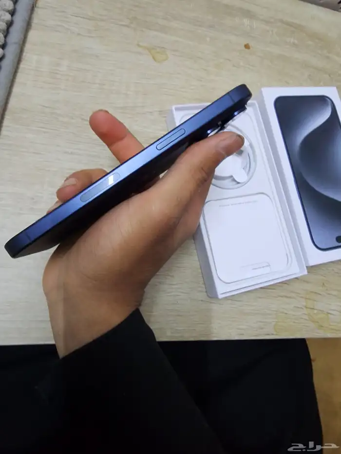 ايفون 15 برو ماكس وكاله بطاريه 100 استخدام قليل جدا 6