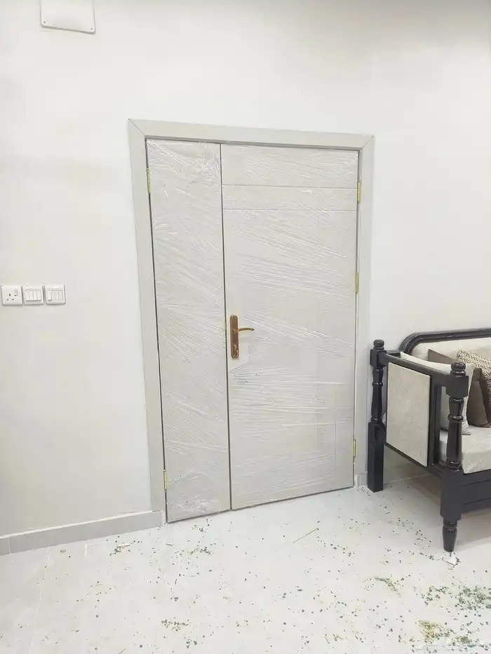 تفصيل ابواب خشب بجميع انواعها ودبليو بي سي 1