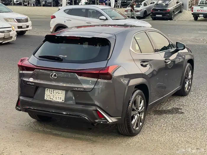 لكزس UX 2023 F sport شبة جديد 4