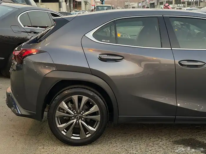 لكزس UX 2023 F sport شبة جديد 3