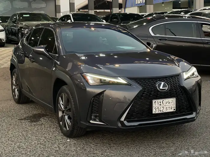 لكزس UX 2023 F sport شبة جديد 1