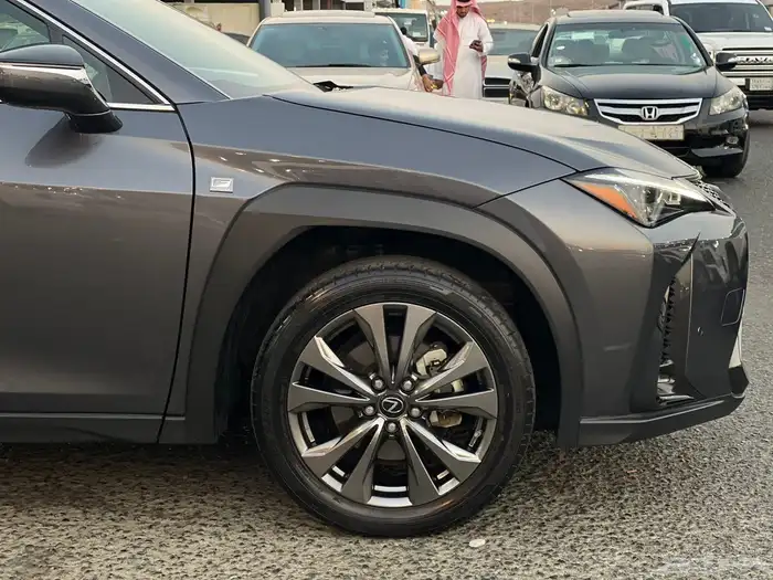 لكزس UX 2023 F sport شبة جديد 2