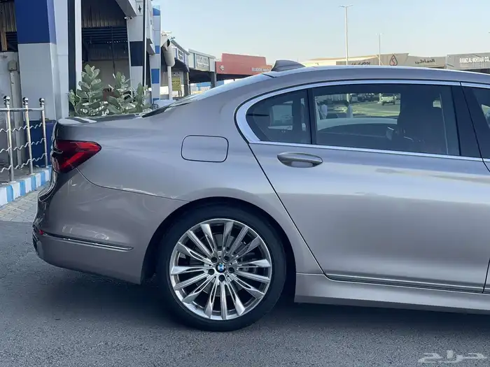 بي ام دبليو 740il 2019 2