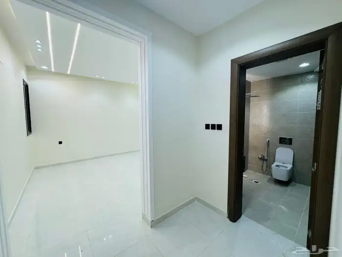 للبيع شقق ارضيه وعلويه بموقع مميز وكامل الخدمات بحي الضيافه 44