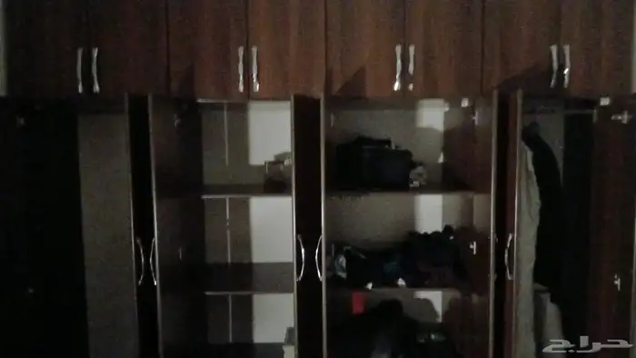 خزانة ملابس كبيرة عليها جزامة هدية 2