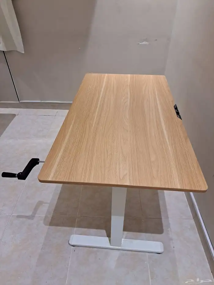 مكتب قابل لتعديل الارتفاع يدوي Adjustable Height Desk 1