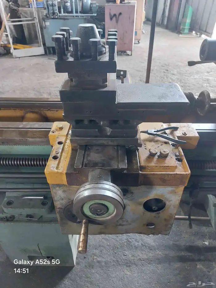 مخرطة معدنية مستعملة   طول 2.5 متر 2