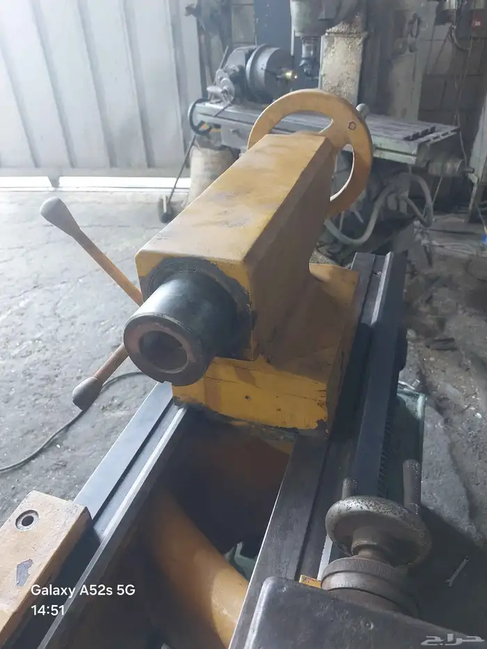 مخرطة معدنية مستعملة   طول 2.5 متر 3