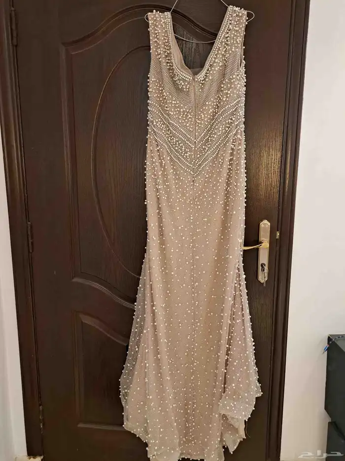 فستان لبسه وحده بس سعره الأساسي 800 سعر البيع 600 مقاسه M 0