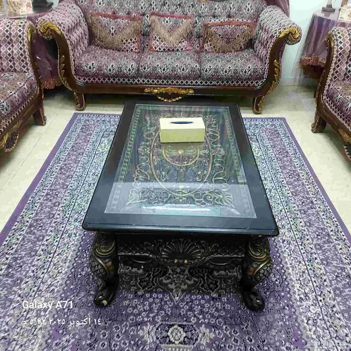 طقم كنب 11 نفر مع الطاولات الموجوده في الصور مع عدد 2 ستاره 2