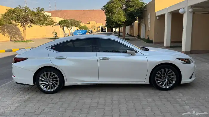 للبيع لكزس ES 350 CC بلس - موديل 2024 0