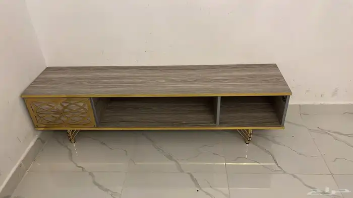 مكتبه نظيفه بس مافيها باب واحد 0