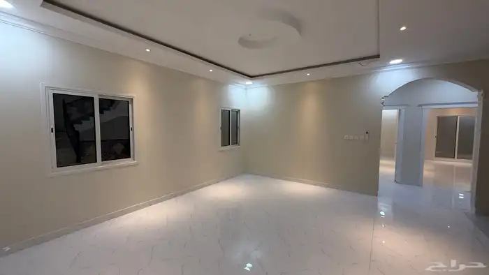 فيلا جديدة للبيع العمر 4 سنوات حي العقيق 8