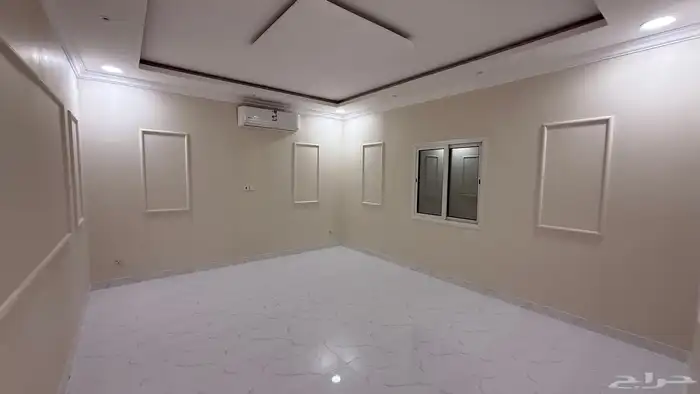 فيلا جديدة للبيع العمر 4 سنوات حي العقيق 5
