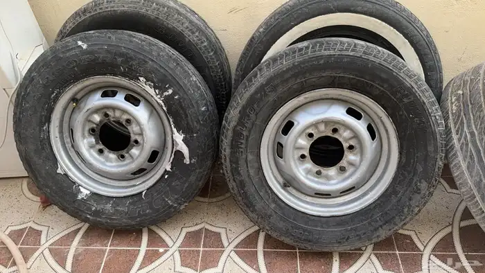 جنوط دتسن نيسان نضاف لايوجد ضربات ولا رجه 0