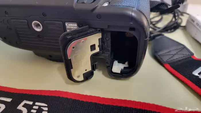 للبيع كاميرا كانون EOS 5D 5