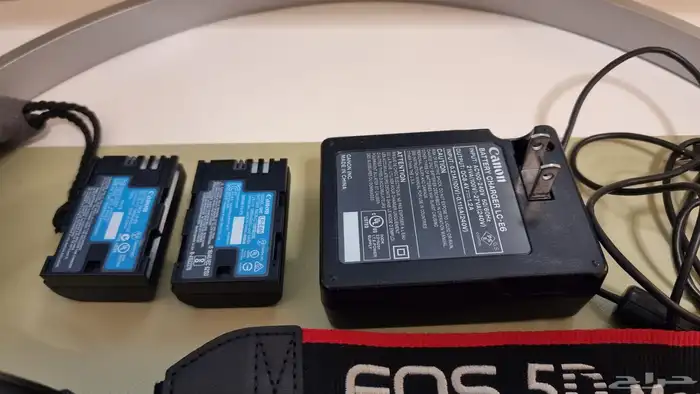 للبيع كاميرا كانون EOS 5D 4