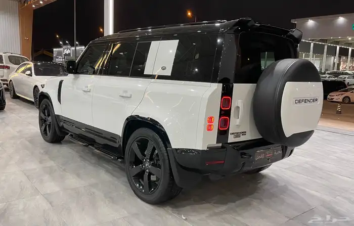 لاند روفر ديفندر P400 SE 2023 4