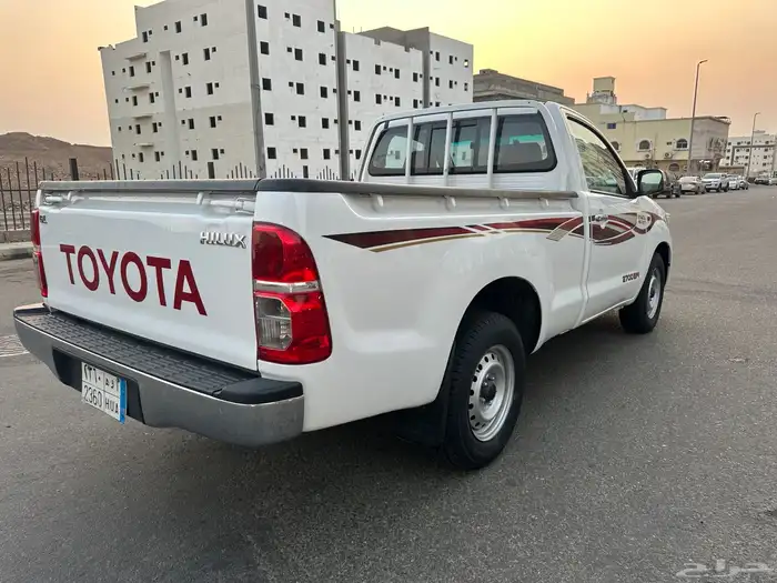 هايلوكس 2015 مخزنه نظيفه جدا 6