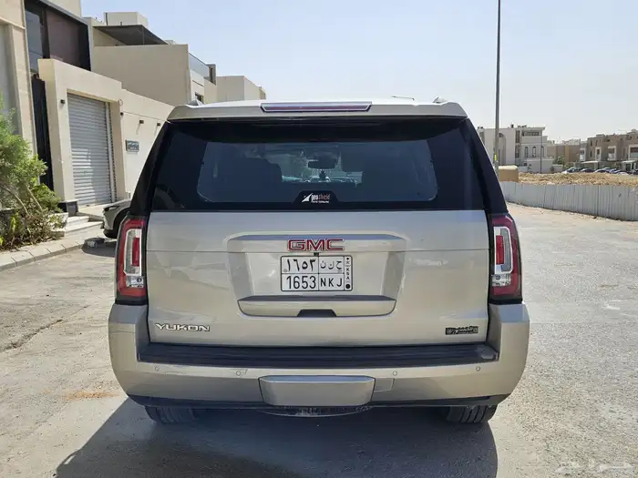 يوكون 2015ذهبيSLT 2