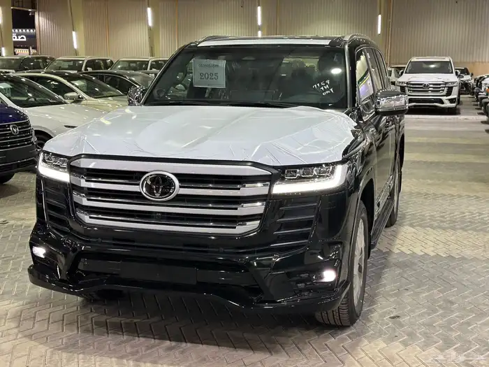 تويوتا لاندكروزر الموديل2025 فل كامل وارد الكويتVX.S 5