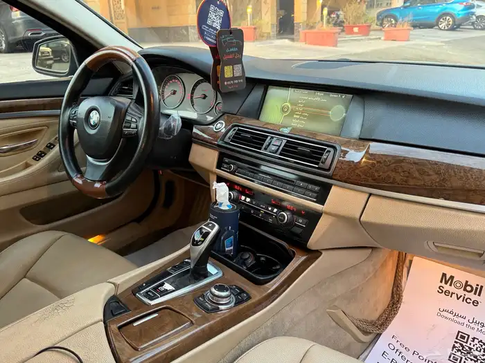 للبيع BMW 523 i موديل 2011 نظيفه 9
