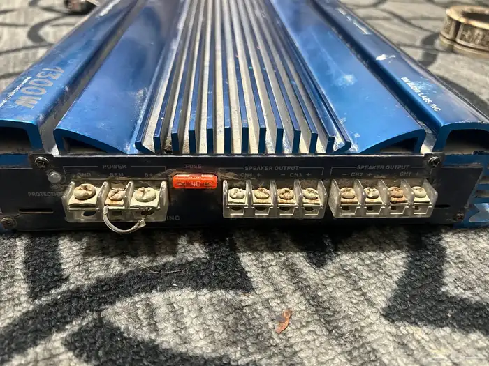 مضخم صوت 1300w 2