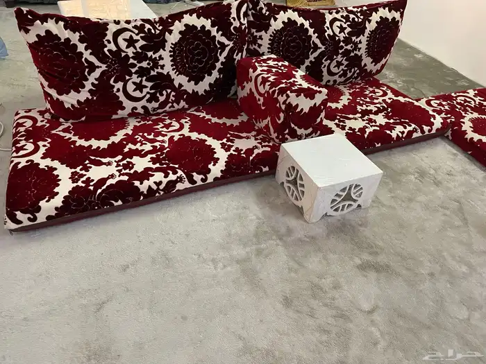 جلسه شعبيه متكامله بالكمار والطاوله الارضيه شبه جديده 0