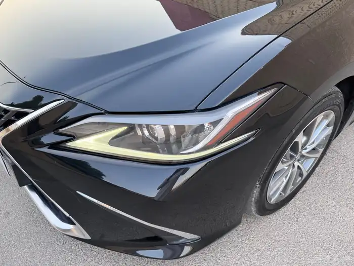 لكزس ES300 H 2022 بحالة ممتازة 3