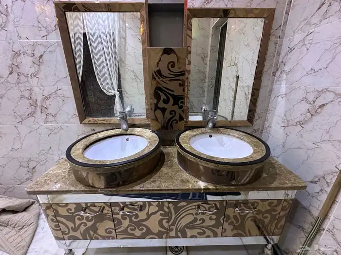 للبيع مغسلة حوضين نظيفة 3