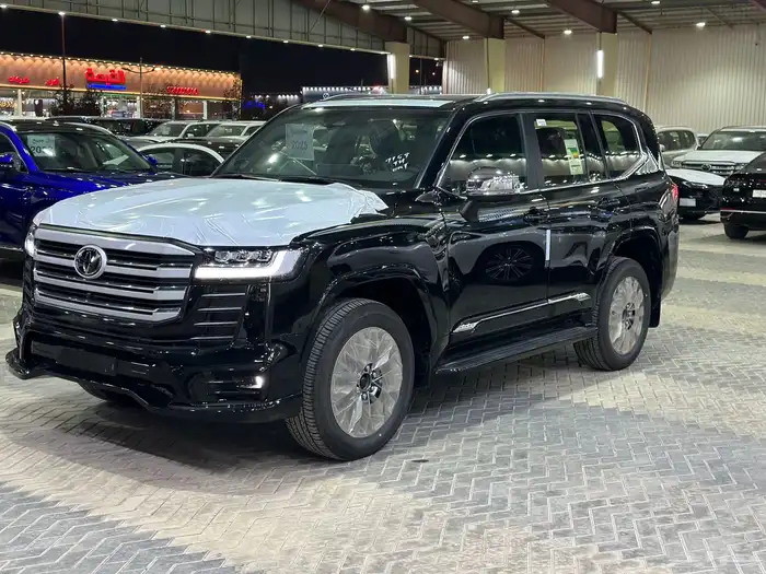 تويوتا لاندكروزر الموديل2025 فل كامل وارد الكويتVX.S 15