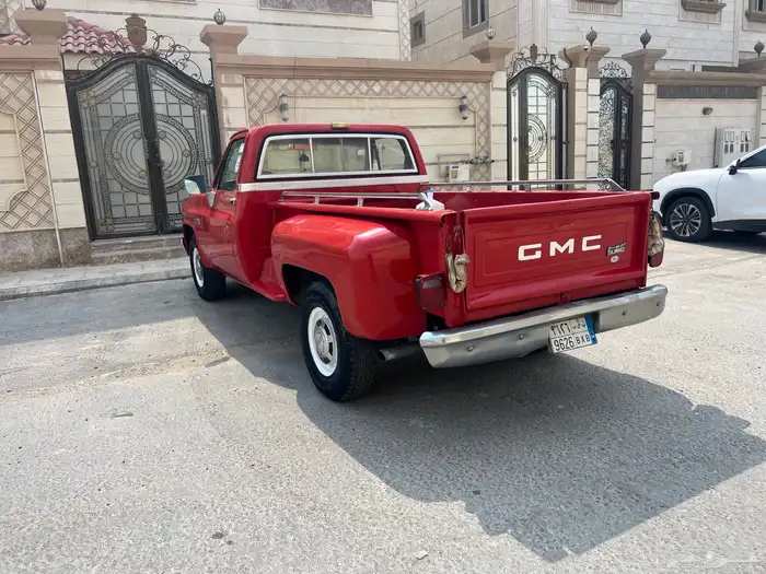 جي ام سي سييرا 1983 18