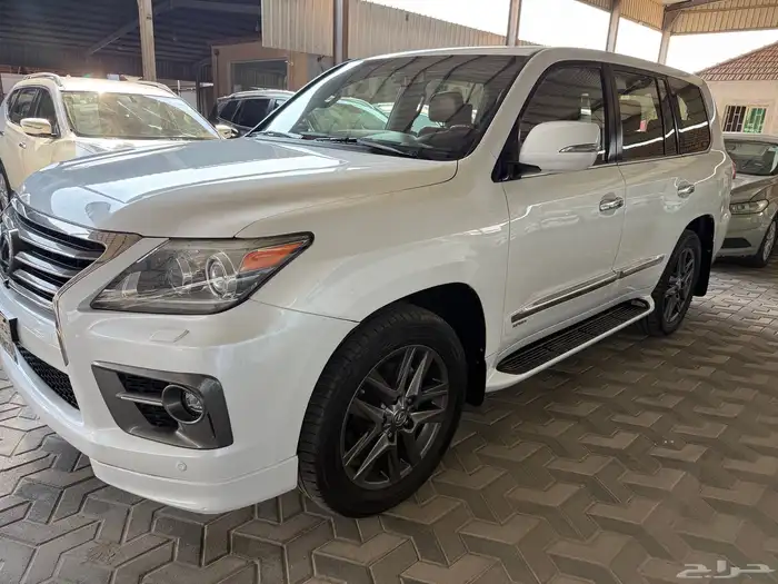 لكزس LX570 موديل 2014 فل 17