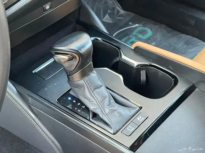 لكزس ES300h موديل 2023 22