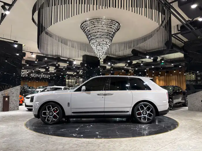 كولينان بلاك بادج - Rolls-Royce Cullinan Black Badge 2022 1