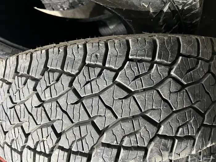 كفرات كومهو ربع حجري مقاس 285 70 17 13