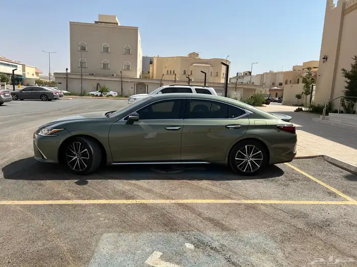 للبيع لكزس 2023 استخدام نظيف شخصي 2
