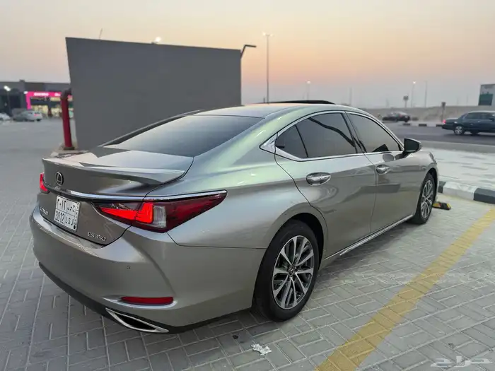 للبيع لكزس ES 350 بريمي تيتانيوم 2024 2