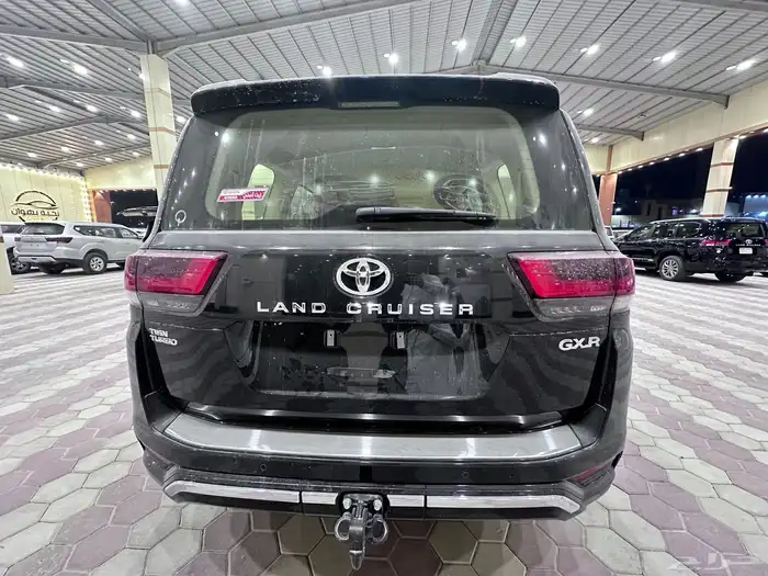 تويوتا GXR سعودي L3 بنزين اسود داخل بيج 2025 1