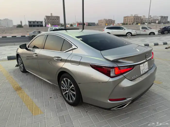 للبيع لكزس ES 350 بريمي تيتانيوم 2024 1