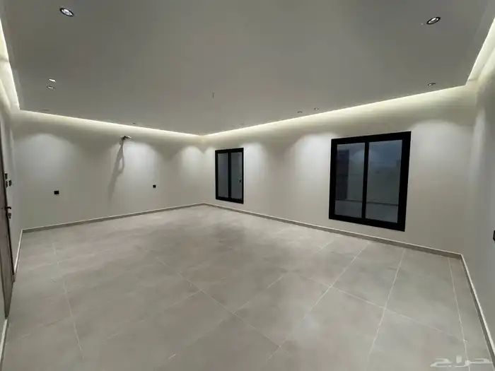 للبيع عمارة نظام شقق دورين وملحق في مخطط ولي العهد 1