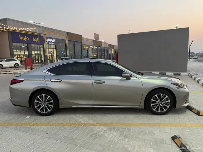 للبيع لكزس ES 350 بريمي تيتانيوم 2024 3